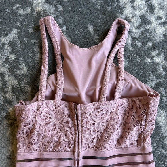 City studio, size 5, light pink, see through midsection lines. - Picture 2 of 3